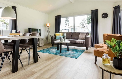Avenhorn Chalet De Esquí | ✓ Ferox XL at Park Westerkogge ✓ Holiday home for 6 people ✓ Located in Berkhout (North Holland) ✓ Waterfront holiday resort ✓ Book directly at the resort