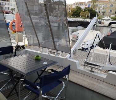 Cannes Old Town Alquiler De Eote | Ferretti 36 ' Bateau à Quai Vieux-Port Cannes Festival La Croisette