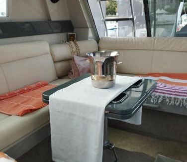 Cannes Old Town Alquiler De Eote | Ferretti 36 ' Bateau à Quai Vieux-Port Cannes Festival La Croisette