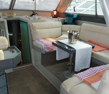 Cannes Old Town Alquiler De Eote | Ferretti 36 ' Bateau à Quai Vieux-Port Cannes Festival La Croisette