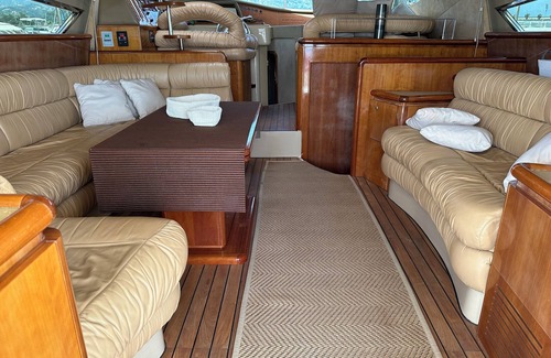 Magazzeno Alquiler De Eote | Ferretti 620 Yacht