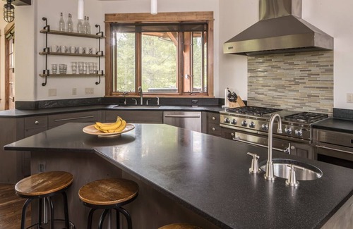 Spanish Peaks Casa | Book a Summer Getaway! Modern Mountain Home, Deck and Outdoor Fireplace, Near Ousel Falls Park!