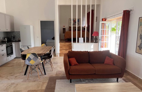 Saint-Just-Luzac Casa | Feusse Castle