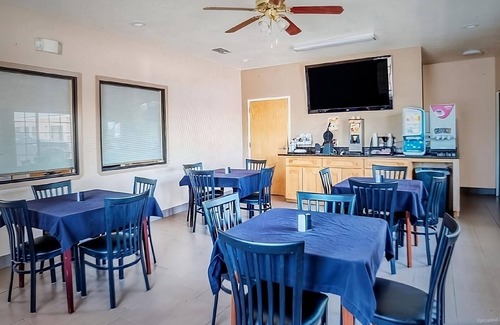 Sweet Home Casa | Few Miles from San Ducerro Winery! Onsite Pool, FREE Breakfast and Parking!