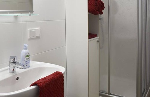 Halbturn Apartamento | Fewo 1, Terrasse, Dusche/wc, Gartenseite - Ferienwohnung Halbturn