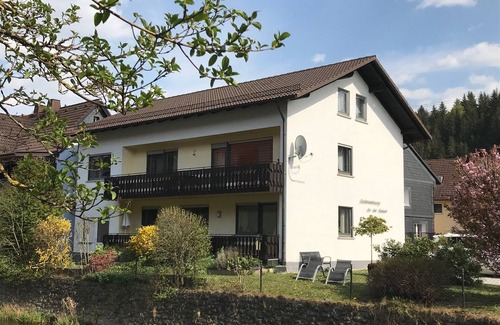 Steinwiesen Apartamento | Apartment on the Rodach - amplio apartamento con un gran balcón