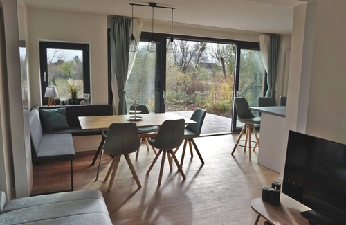 Bad Freienwalde Apartamento | Fewo EG am Fluss mit Terrasse - Eine Grüne Oase