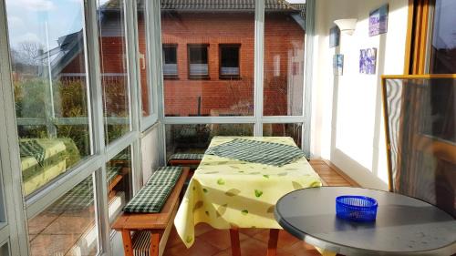 Neuensien Apartamento | Fewo Granitzblick 4 mit Terrasse und Wintergarten