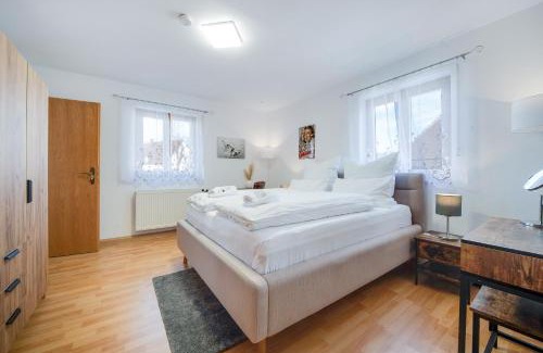 Burghausen Apartamento | FEWO-LAVEES moderne zentrale FeWo nahe OMV Wacker Kliniken Burg -Eigener Eingang-Schlüsselloser Check in