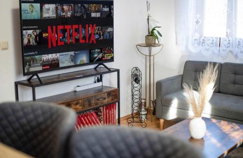 Burghausen Apartamento | FEWO-LAVEES moderne zentrale FeWo nahe OMV Wacker Kliniken Burg -Eigener Eingang-Schlüsselloser Check in