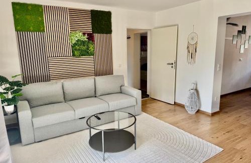 Zweckel Apartamento | FeWo-Palmtrees 4 - Große moderne 2 Zimmerwohnung mit Süd-West Balkon in Gladbeck-Mitte Nähe Movie Park und Arena AufSchalke