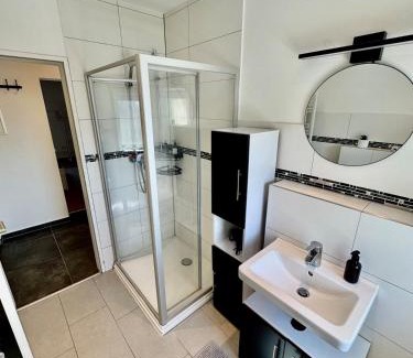 Zweckel Apartamento | FeWo-Palmtrees 4 - Große moderne 2 Zimmerwohnung mit Süd-West Balkon in Gladbeck-Mitte Nähe Movie Park und Arena AufSchalke