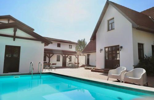 Dargun Apartamento | FeWo Rügen Mecklenburg Pool Alte Schule Barlin