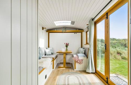 Menai Bridge Casa | Fferm Fach By Birch Stays