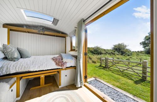 Menai Bridge Casa | Fferm Fach By Birch Stays