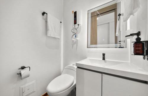 Chico Norte III Apartamento | FH - Minimalist studio in Chico - Bogota