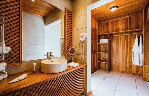 Santa Elena Hotel | Ficus Sunset Suites