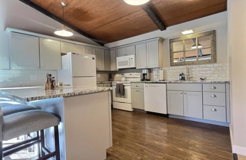 Pittsfield Casa | FiddleHead Lane-Near Killington, Fireplace, Grill
