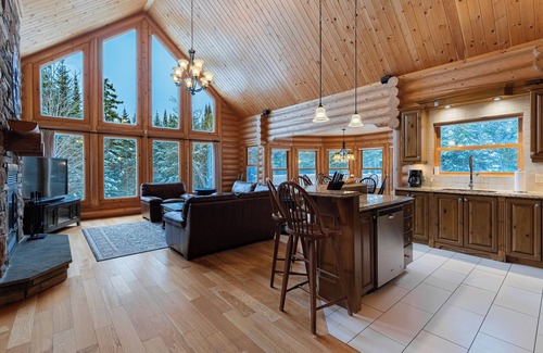 Fiddler Lake Resort Casa | Fiddler Lake Resort Chalet + Private Jacuzzi