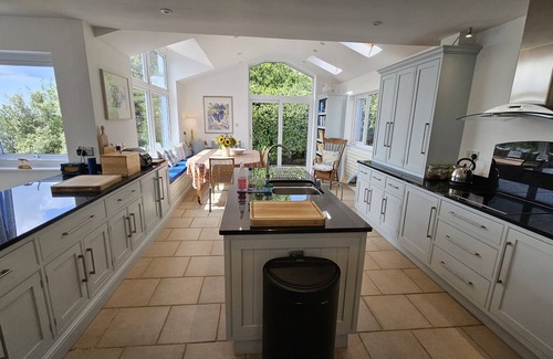St. Mawes Cabaña | Fiddlers Green - a holiday home that sleeps 12 guests in 5 bedrooms