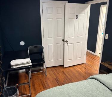 Irvington Casa | Fidelia Beryl Room, Queen Bed Minutes from Newark Liberty International Airport and Newark Penn Station