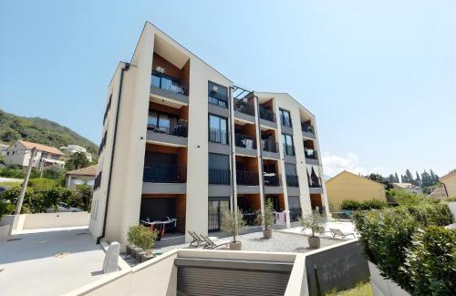 Tomicici Apartamento | Fides Stylish Apartments Tivat with Pool