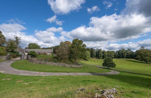 Graythwaite Cabaña | Field Head with Estate parkland Views
