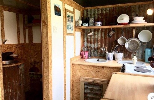 Saint Kew Casa | Field Hut