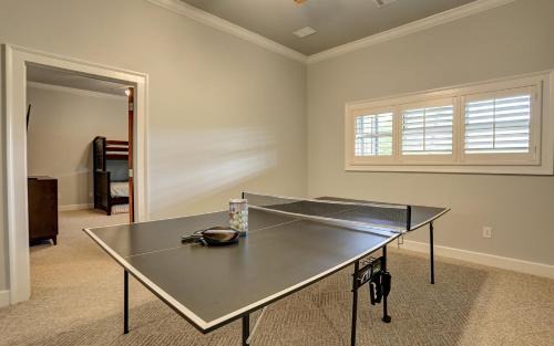 Big Canoe Casa | Field of Stars - Custom finishes gorgeous lake views games more