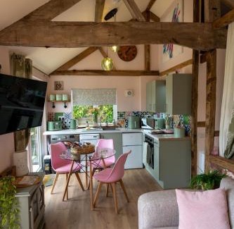 Madley Casa | Field View Cottage hottub, dog friendly great view