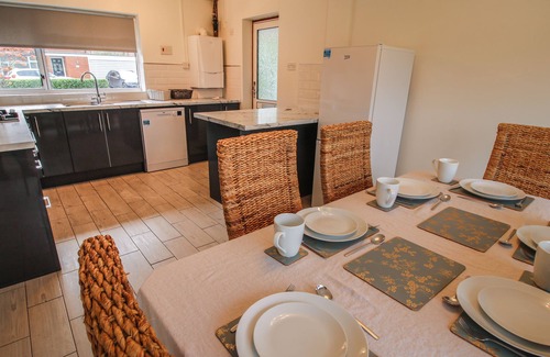 Newport Casa | FIELD VIEW, pet friendly, with a garden in Edgmond, Shropshire