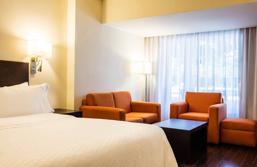 San Luis Potosí Hotel | Fiesta Inn San Luis Potosi Glorieta Juarez
