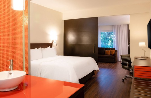 San Luis Potosí Hotel | Fiesta Inn San Luis Potosi Glorieta Juarez