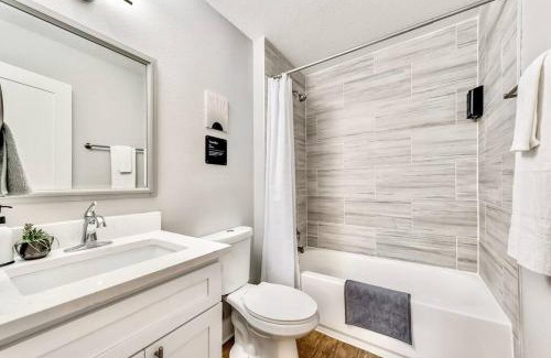Old East Dallas Apartamento | FIFA Ready Near Deep Ellum Downtown Dallas Flat