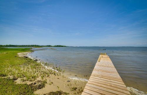 Morehead City Casa | Fifties Beaufort Home with Patio, On Newport River!