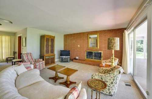 Morehead City Casa | Fifties Beaufort Home with Patio, On Newport River!