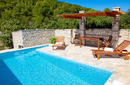 Korcula Villa | Fig Tree Villa - Korcula - Una villa tradicional de piedra situada en un olivar