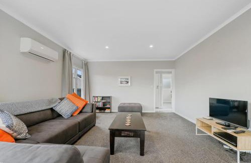 Springfield Casa | Figtree Bungalow - Rotorua Holiday Home