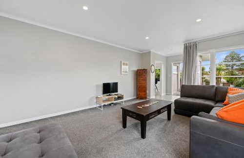 Springfield Casa | Figtree Bungalow - Rotorua Holiday Home