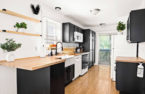 Central Hillside Condominio | Fika Condo | Downtown Retreat | Near Canal Park