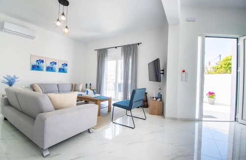 Archangelos Casa | Fileo Family and Friends Living
