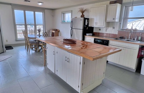 Grand Isle Casa | Fin and Bridge - Beachfront - Island Realty