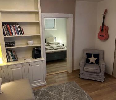 Arendal Apartamento | Fin leilighet, sentralt og sjønært,med parkering