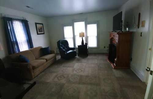 Owosso Apartamento | Fin's Inn Apt D