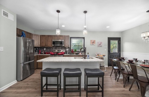 Barium Springs Casa | "Final Frontier"- Pool, Hot Tub, Pickleball, Basketball, Pond, Arcade, Putt Putt