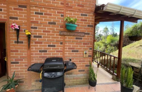 Guarne Casa | Finca Acogedora con Área de BBQ, Parking Privado y Hamacas