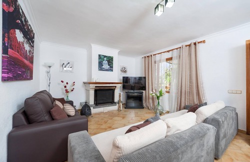 Alaro Villa | Finca CA'N LLUC en Alaró con vista a la montaña, piscina privada y tenis de mesa. Agencia Villaonline - WiFi Gratis