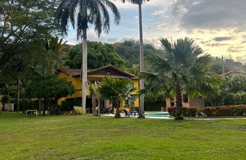Santa Fe de Antioquia Cabaña | Finca Encanto!😁🌴🦜☀️ Acogedora, ideal para descansos cortos y larga estadía!
