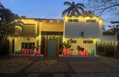Santa Fe de Antioquia Cabaña | Finca Encanto!😁🌴🦜☀️ Acogedora, ideal para descansos cortos y larga estadía!