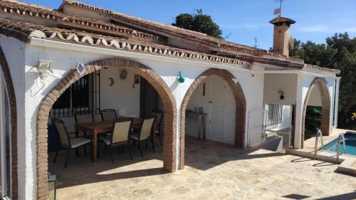Vélez-Málaga Casa | Finca la Sonrisa - Lovely house with pool and sea view